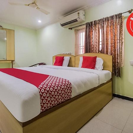 Oyo 70841 Hotel Anjali Residency Velur Esterno foto