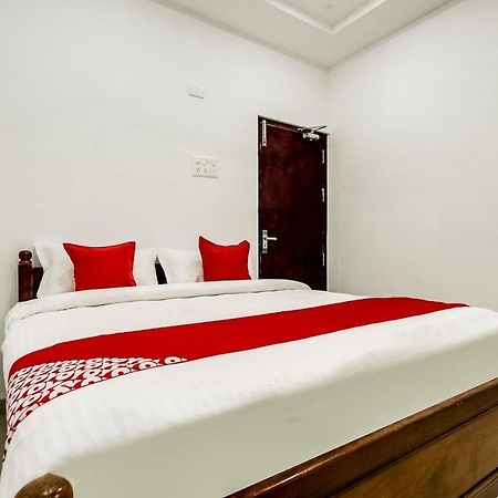 Oyo 70841 Hotel Anjali Residency Velur Esterno foto