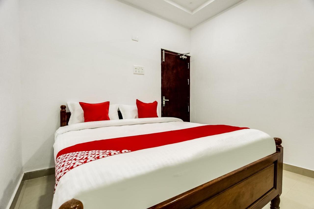 Oyo 70841 Hotel Anjali Residency Velur Esterno foto