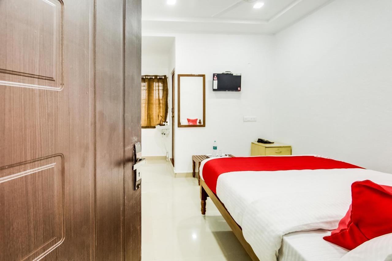 Oyo 70841 Hotel Anjali Residency Velur Esterno foto