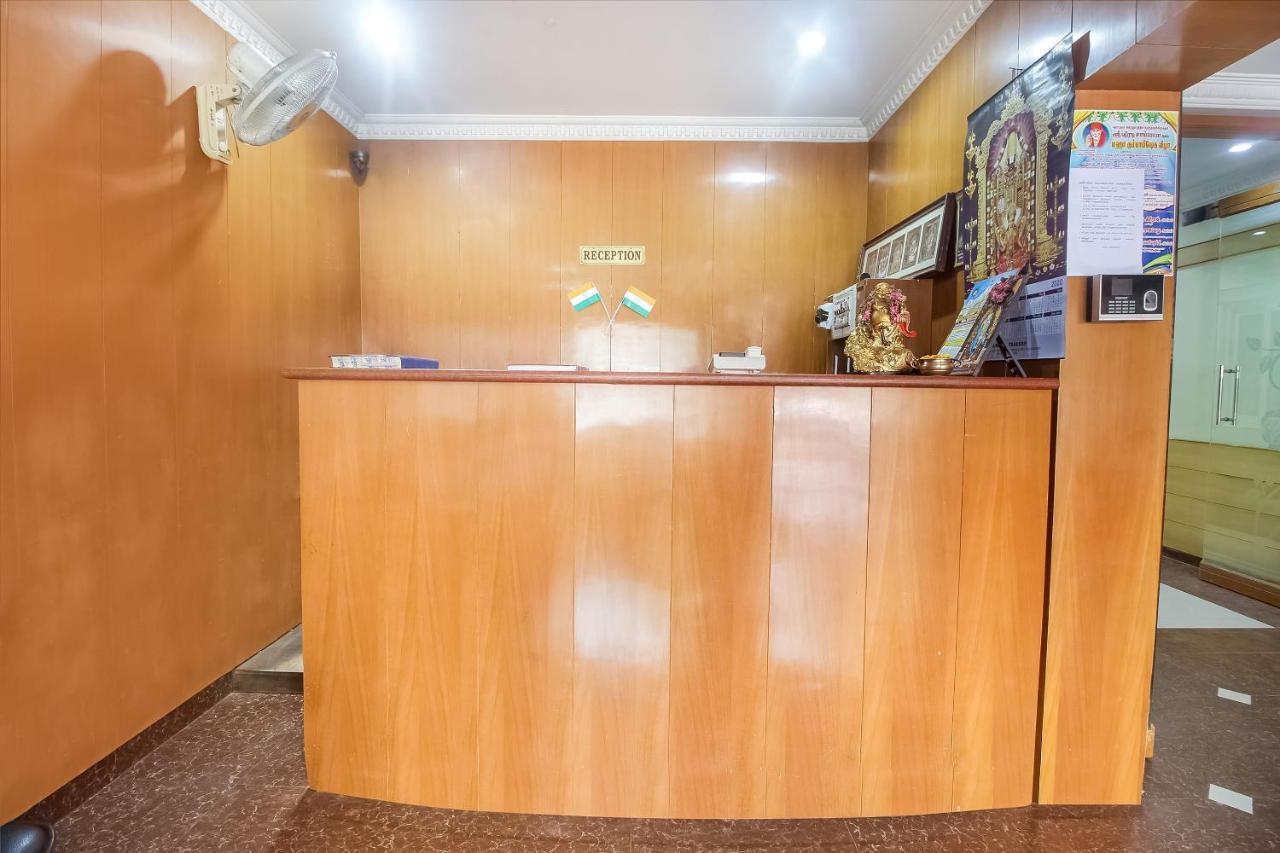 Oyo 70841 Hotel Anjali Residency Velur Esterno foto