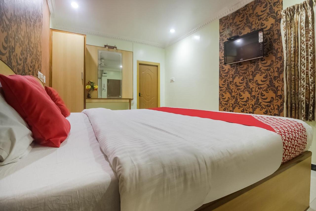 Oyo 70841 Hotel Anjali Residency Velur Esterno foto