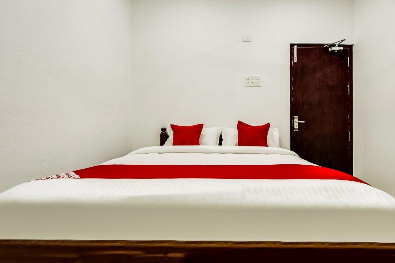 Oyo 70841 Hotel Anjali Residency Velur Esterno foto