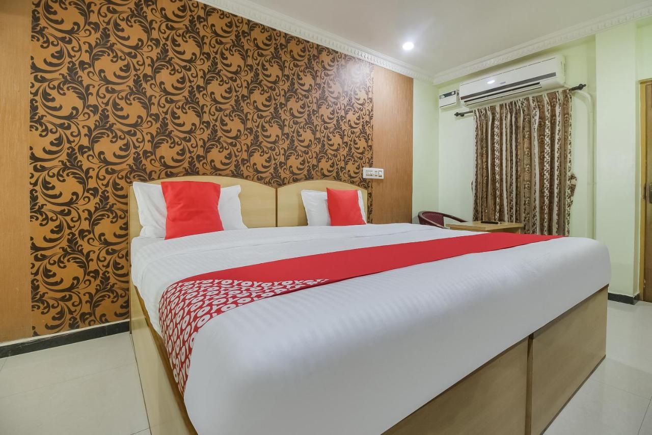 Oyo 70841 Hotel Anjali Residency Velur Esterno foto