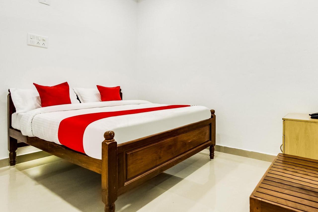 Oyo 70841 Hotel Anjali Residency Velur Esterno foto