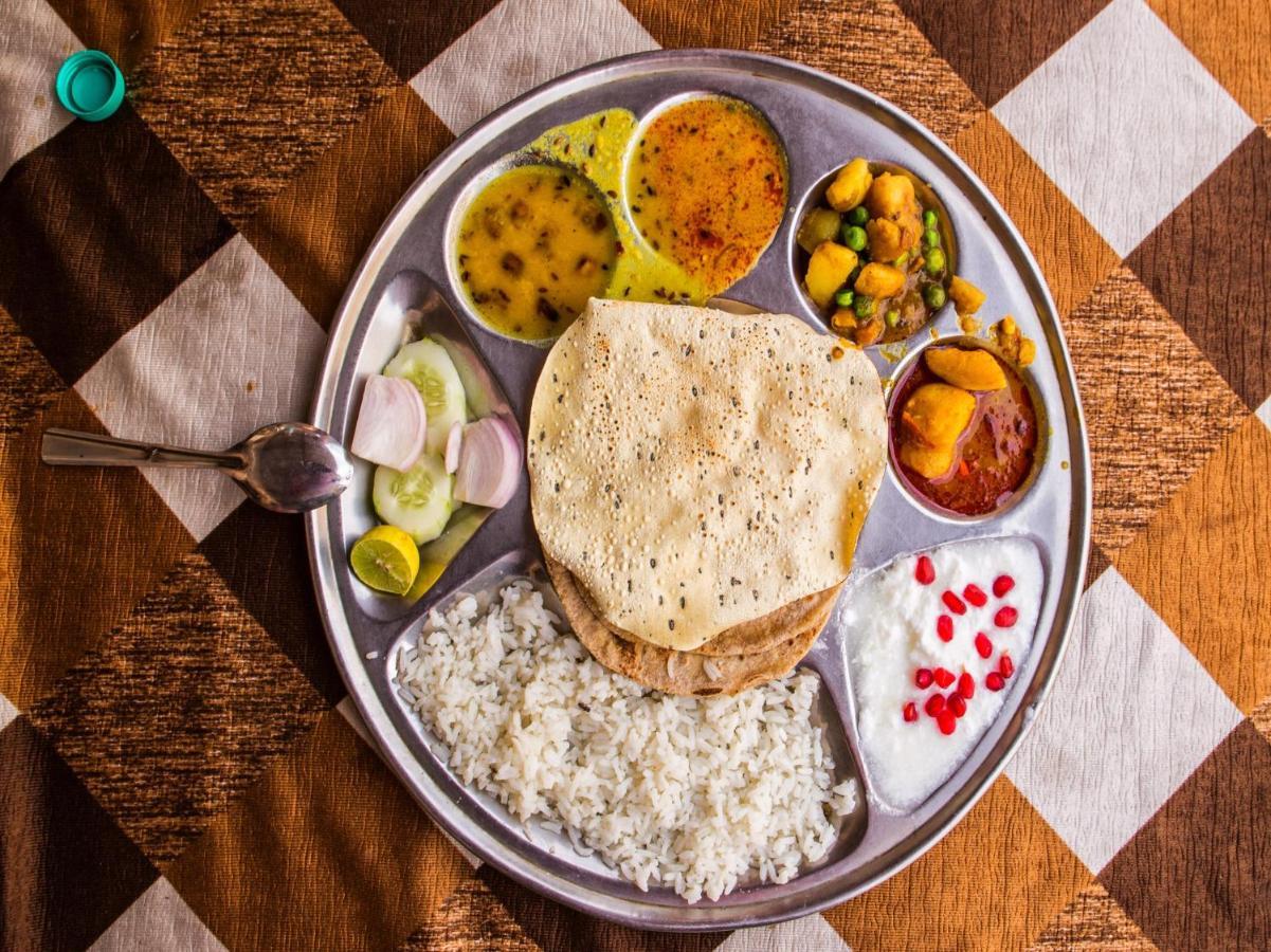 Oyo 70841 Hotel Anjali Residency Velur Esterno foto